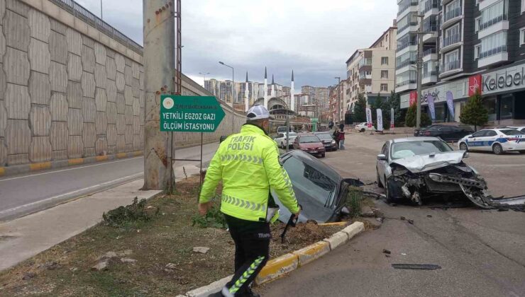 Kırıkkale’de iki otomobil çarpıştı: 3 yaralı