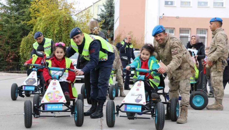 Kırşehir’de öğrenci ve çalışanlara mobil trafik eğitimi verildi