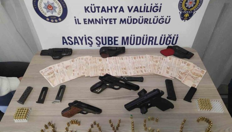 Kütahya’da bir evde 1’i kurusıkı 3 tabanca ele geçirildi