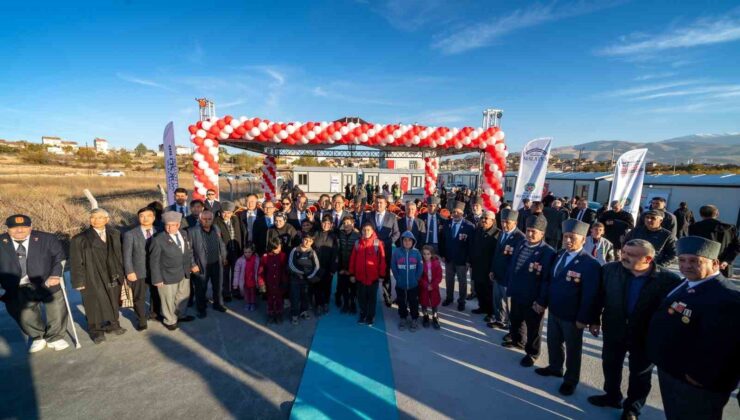 Malatya’da 210 konteynerden oluşan Korepck Mahallesi törenle açıldı