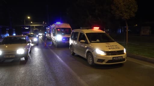 Malatya’da otomobil beton pompa aracı ile refüj arasına sıkıştı