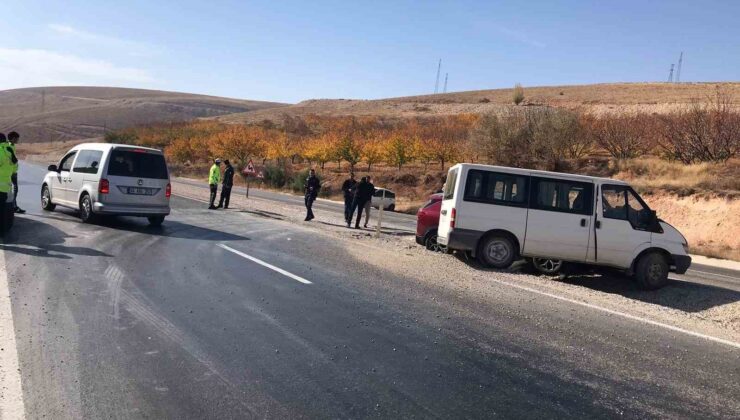 Malatya’da otomobil ile minibüs çarpıştı: 5 yaralı