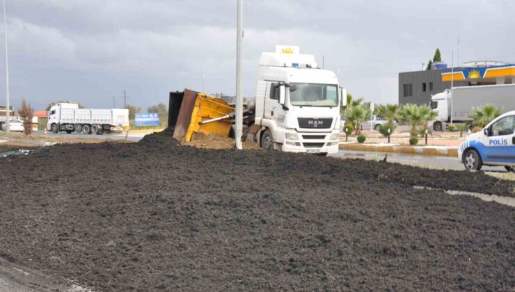 Manisa’da kimyasal atık taşıyan tır devrildi: 1 yaralı