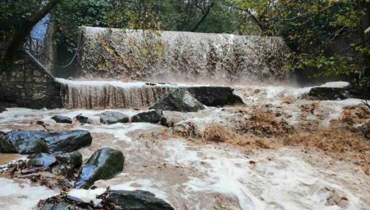 Manisa’da Kurşunlu Şelalesi sağanakla coştu