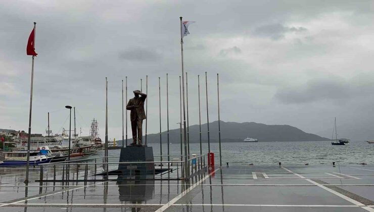 Marmaris’te sağanak yağış etkili oluyor