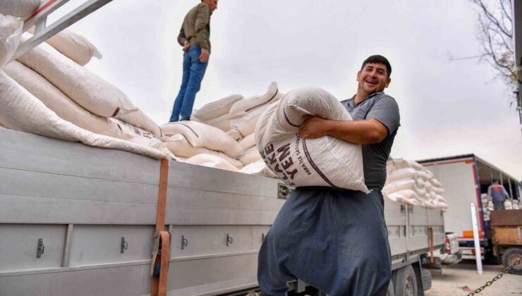 Mersin’de büyükbaş hayvancılıkla uğraşan çiftçilere ’mısır flake’ yem desteği