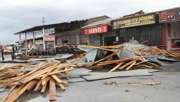 Muş’ta şiddetli fırtına: 4 iş yerinin çatısı uçtu