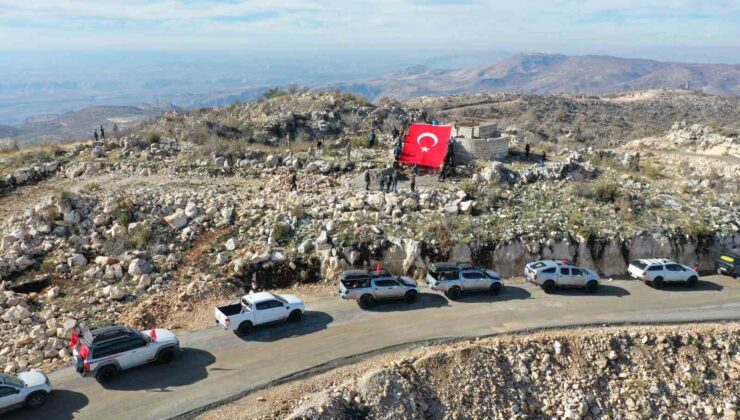 Off-road pilotları terörden temizlenen Gabar Dağı’nda Türk bayrağı açtı