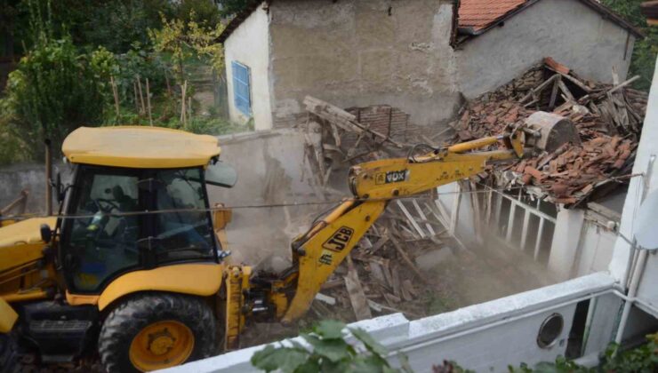 Osmangazi’de metruk binalar bir bir yıkılıyor