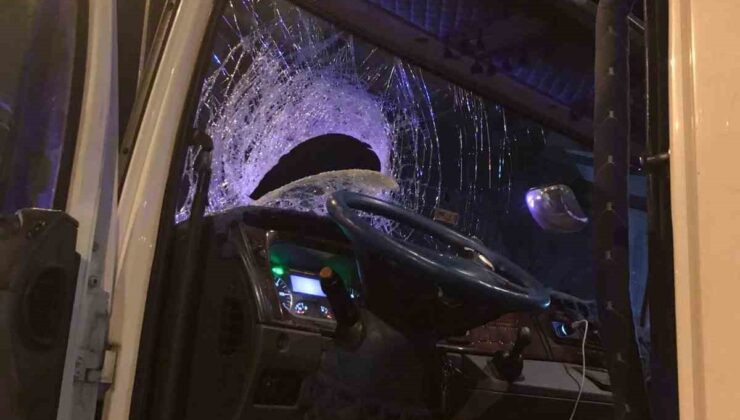 Otoyolda ilginç kaza: Fırlayan balata başka aracın camından girdi