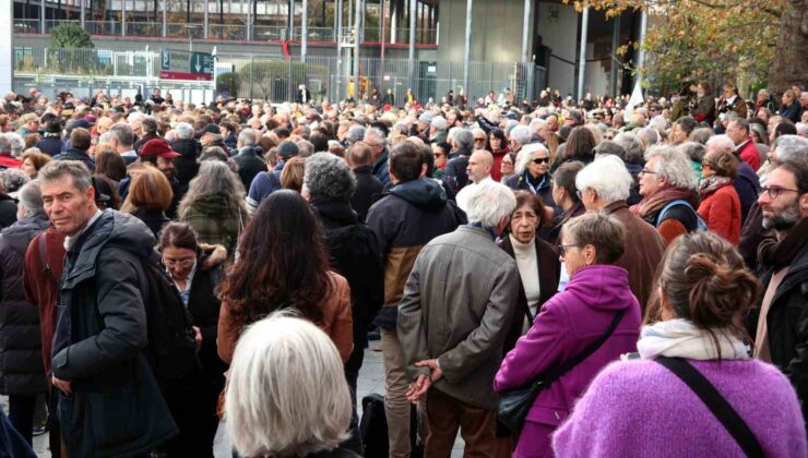 Paris’te “Gazze’de ateşkes” için sessiz yürüyüş