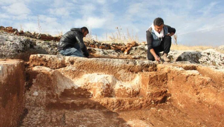 Perre’de 1800 yıllık boğa başı kabartması bulundu