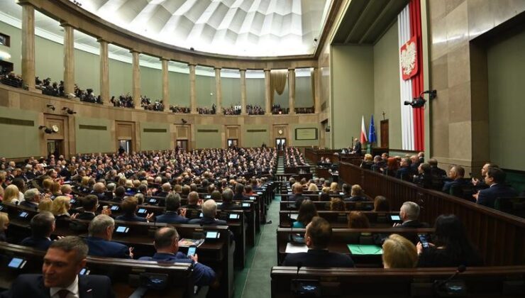 Polonya Cumhurbaşkanı Duda, hükümeti kurma görevini Morawiecki’ye verdi