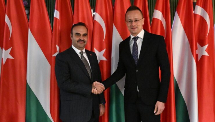Sanayi ve Teknoloji Bakanı Kacır, Macaristan Dışişleri ve Ticaret Bakanı Szijjarto ile görüştü