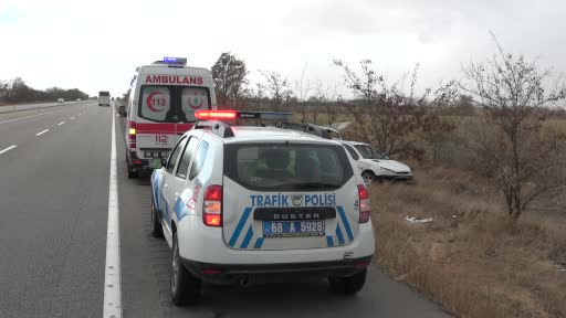 Şarampole düşen otomobilde baba ve 11 yaşındaki oğlu yaralandı