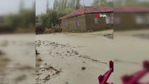 Şereflikoçhisar’da yağışın ardından mahalleyi su bastı