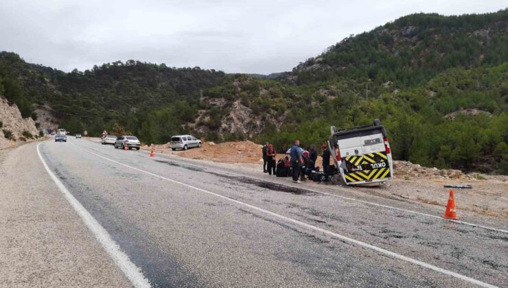 Seydikemer’de servis aracı devrildi: 9 yarlı