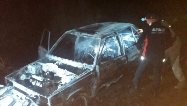 Siirt’in Kurtalan ilçesine bağlı Gözpınar köyü yakınlarında kaza yapan otomobilin yanması sonucu ilk belirlemelere göre 5 kişi hayatını kaybetti.
