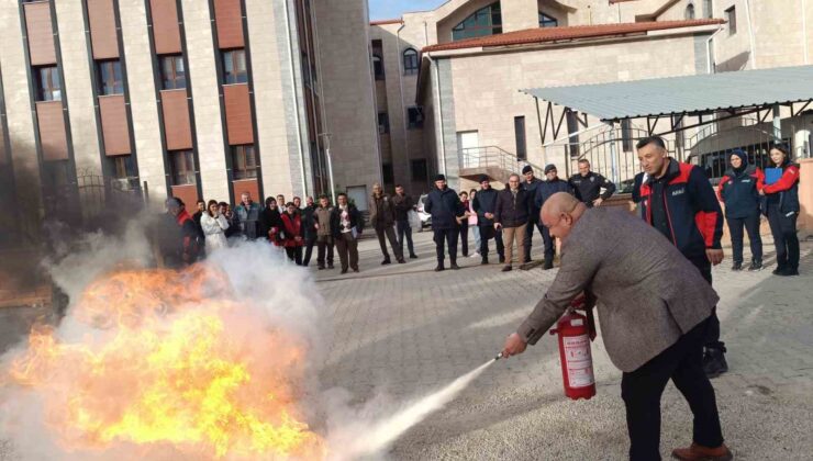 Sinanpaşa’da kamu personellerine AFAD’dan eğitim