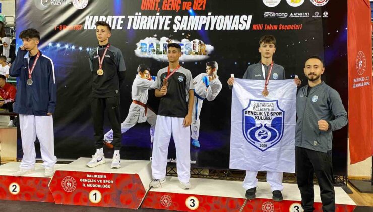 Sultangazi’de sporcular karate şampiyonasında 3 madalya kazandı