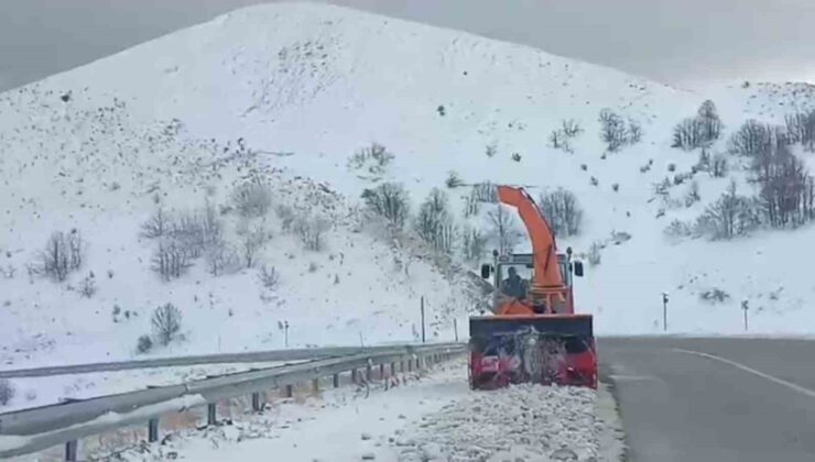 Tepebaşı ve Kop Geçidi’nde karla mücadele çalışmaları aralıksız sürdürülüyor