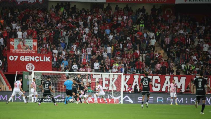 Trendyol Süper Lig: Antalyaspor: 0 – Beşiktaş: 0 (Maç devam ediyor)