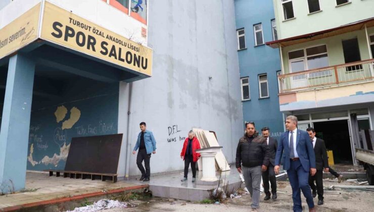 Turgut Özal Lisesinin yıkımı devam ediyor