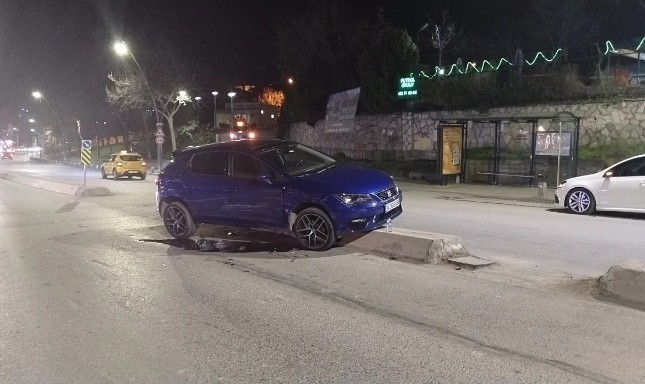 Üsküdar’da hatalı dönüş yapan araç kazaya sebep oldu