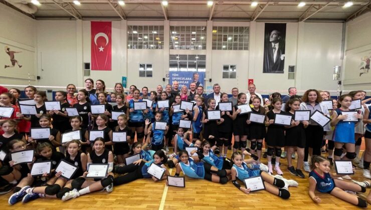 Voleybol Şenliği’nde 800 çocuk buluştu