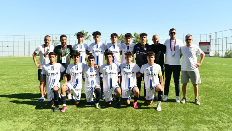 Yenişehir Belediyesi U16 Futbol Takımı namağlup lider