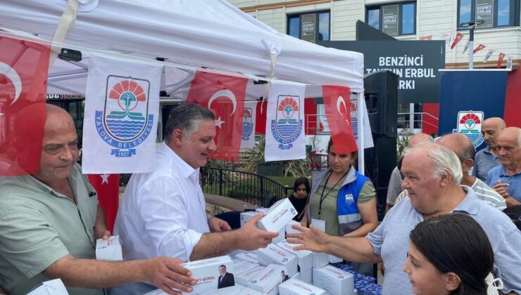 Başkan Gürel Kandil Simidi Dağıttı