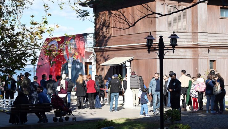 10 Kasım’da Yürüyen Köşk’e Yoğun İlgi