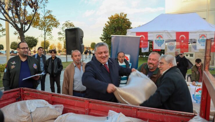 Çiftçilerimize Yerli Buğday Tohumu Dağıttık